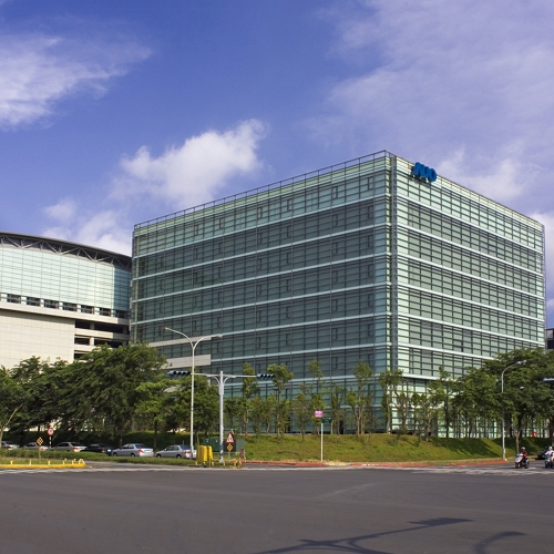 �������L